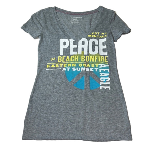 AMERICAN EAGLE OUTFITTERS NWT! Gray V-Neck Peace Motiff Tee-Shirt Size XS - Picture 1 of 9